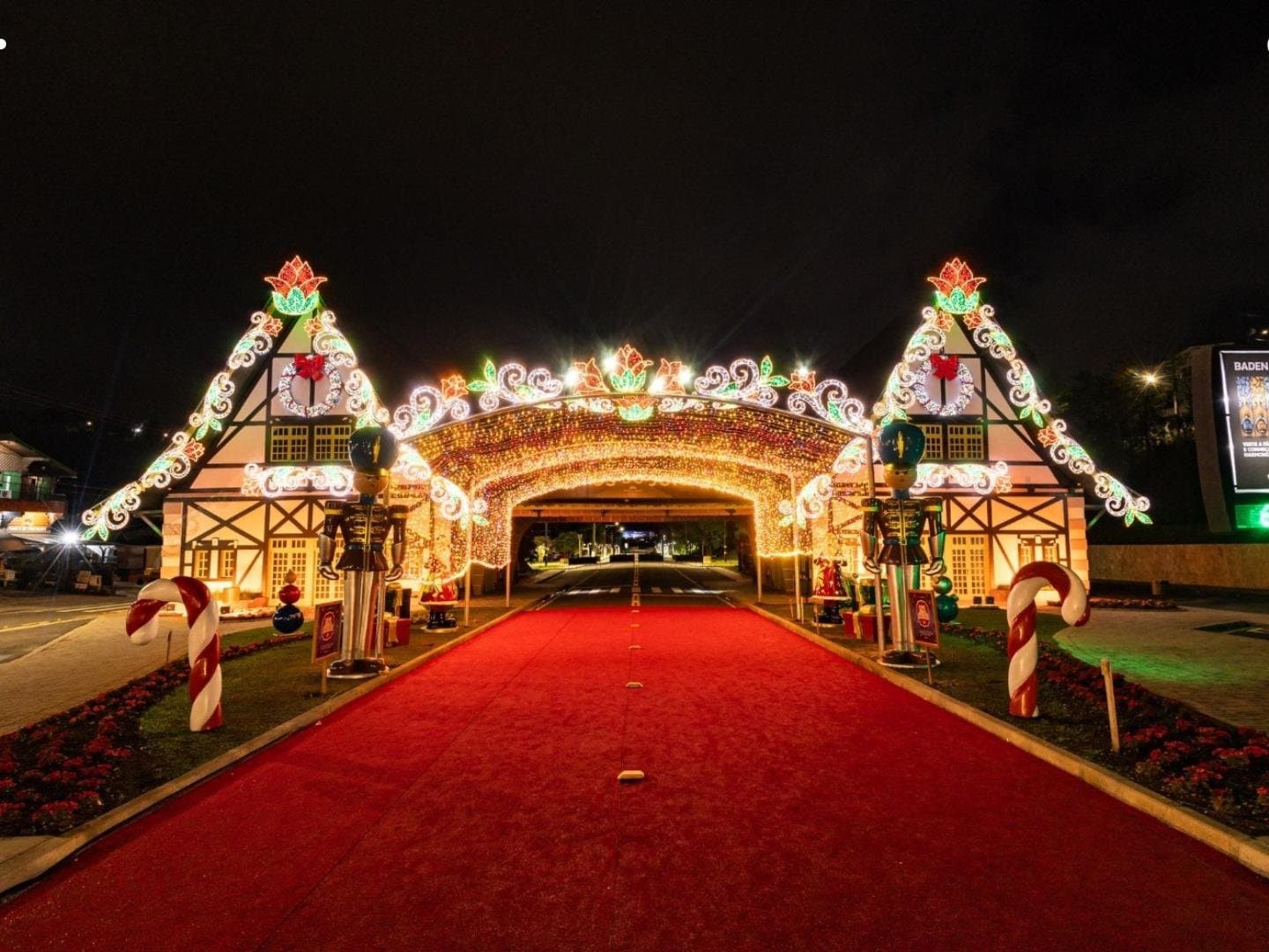Campos do Jordão Natal Iluminado | Bate e Volta — foto 2