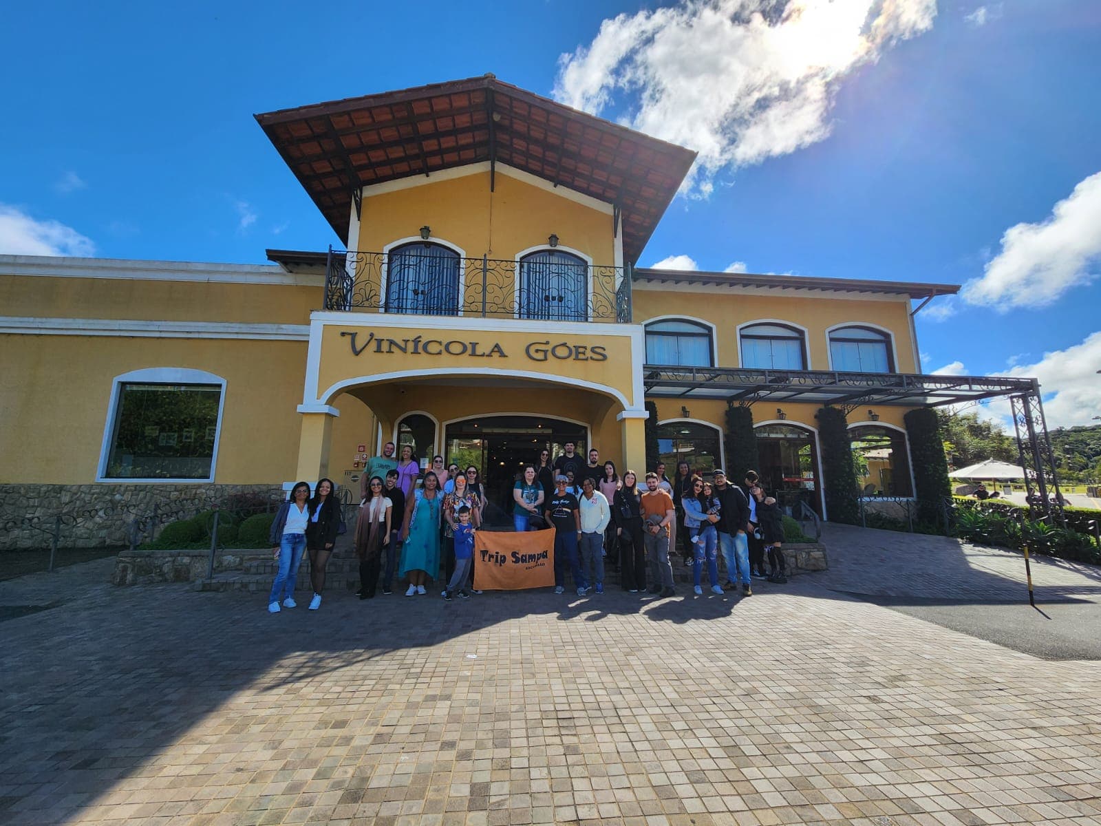 São Roque – Rota dos Vinhos e Templo Zu Lai | Bate e Volta — foto 1